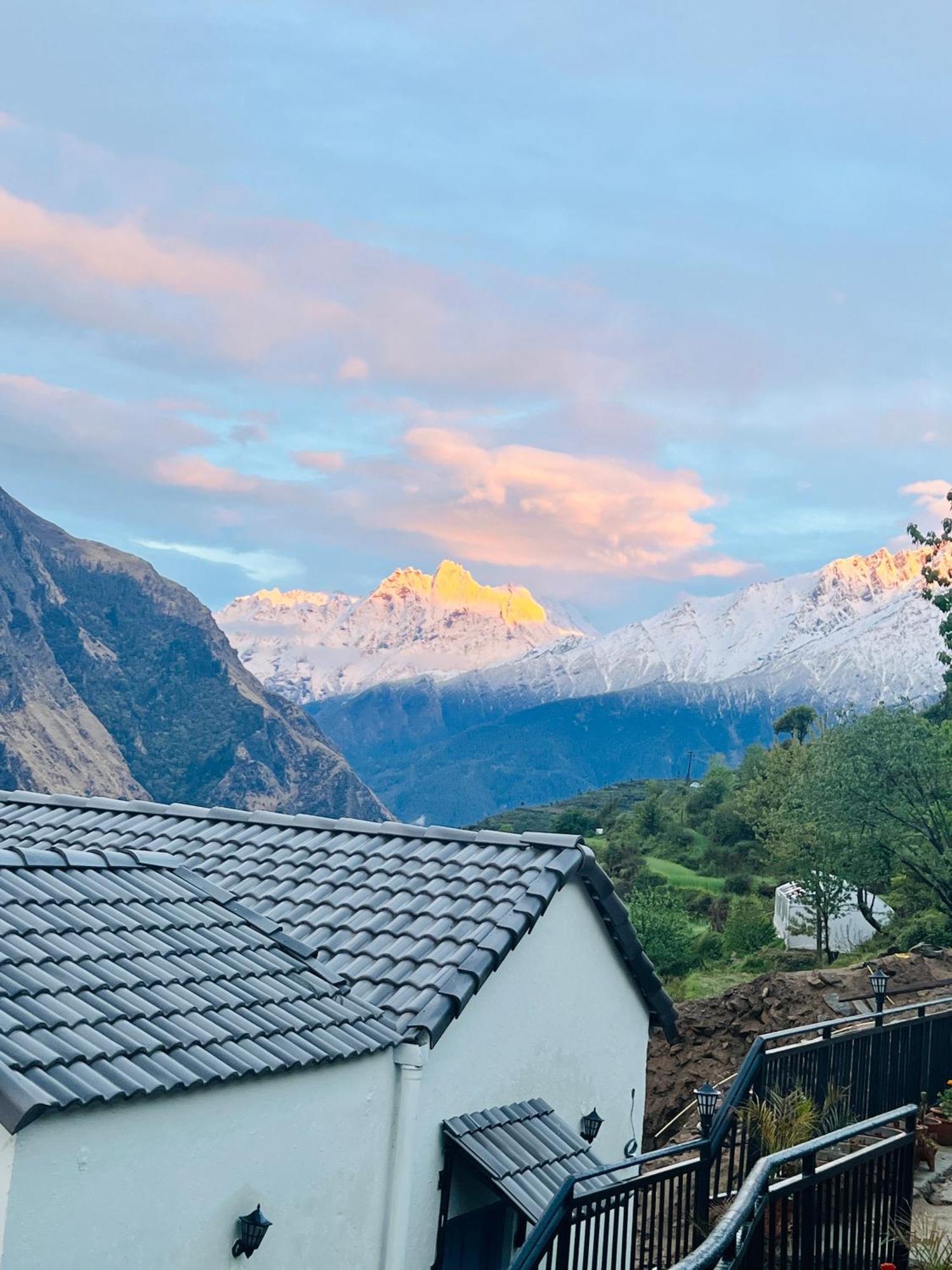 Faraway Cottages, Auli Джошимат Экстерьер фото